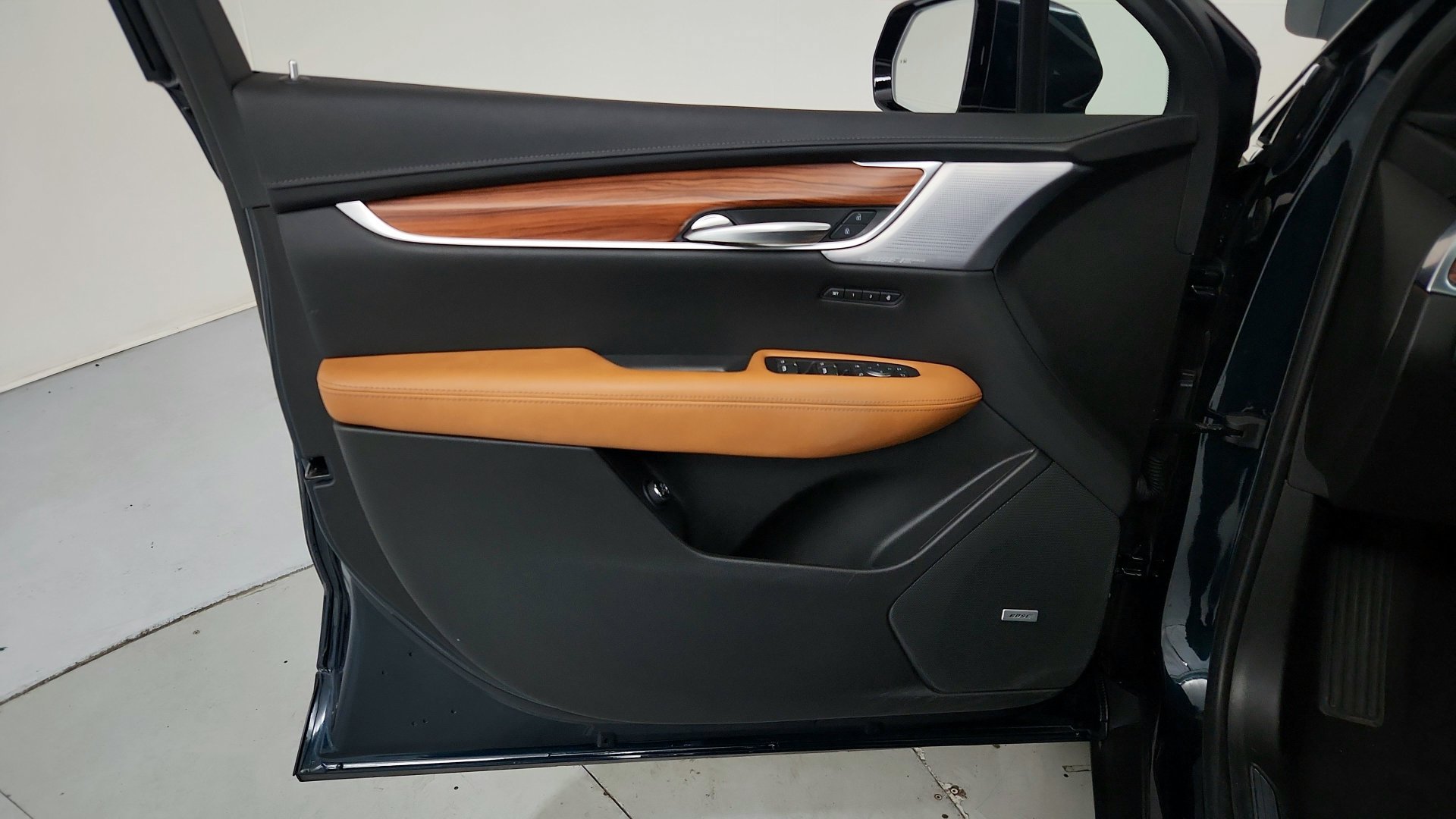 Certified 2024 Cadillac XT5 Premium Luxury w/ LPO, Floor Liner Package AWD/4WD image 16