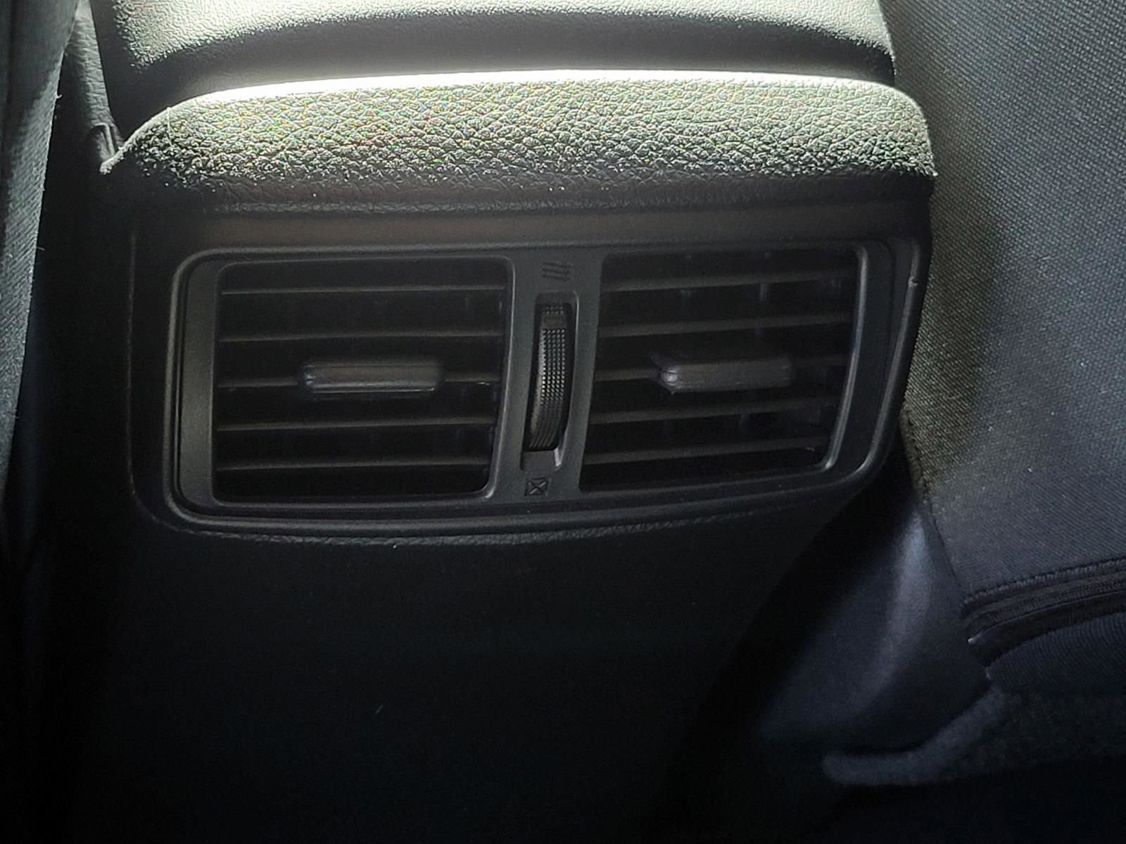 Used 2018 Nissan Rogue SV w/ Premium Package image 16