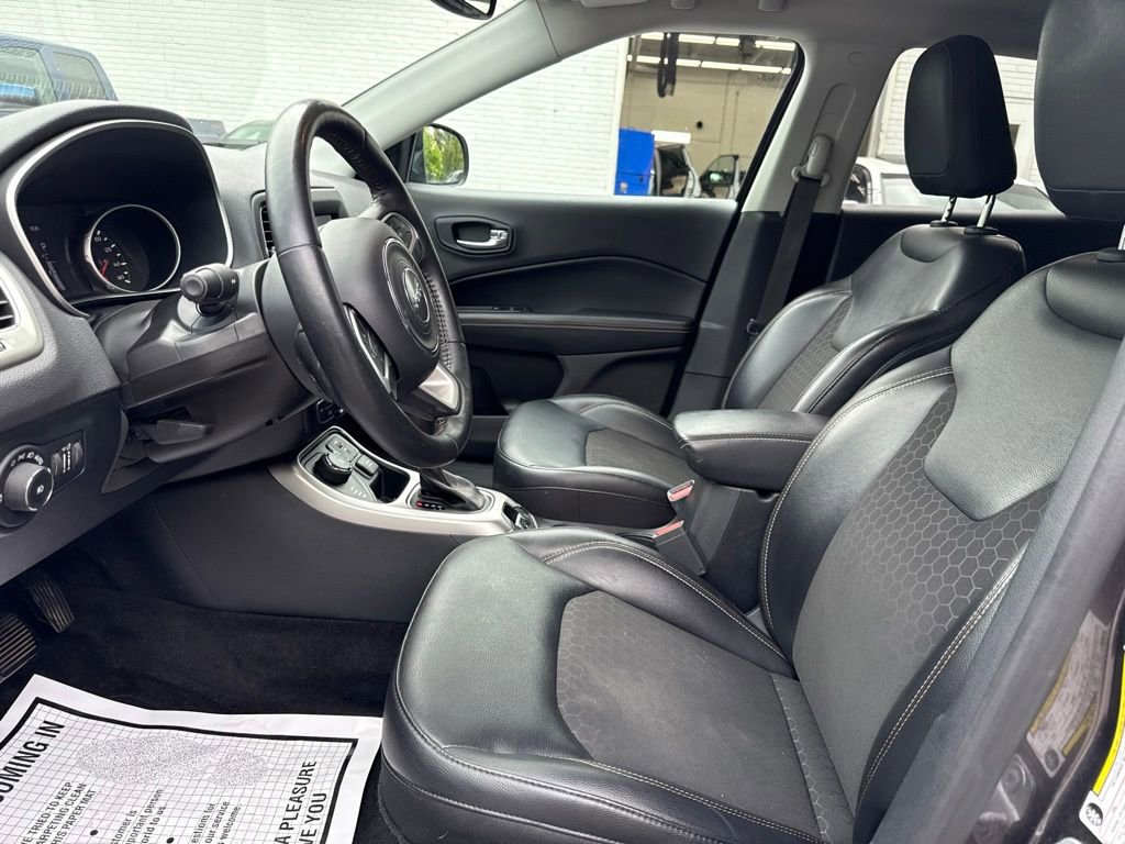 Used 2018 Jeep Compass Latitude w/ Popular Equipment Group AWD/4WD image 9