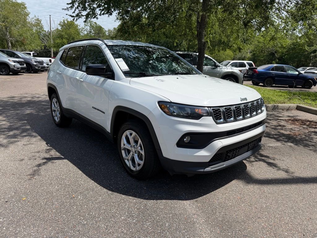 Used 2024 Jeep Compass Latitude AWD/4WD image 1