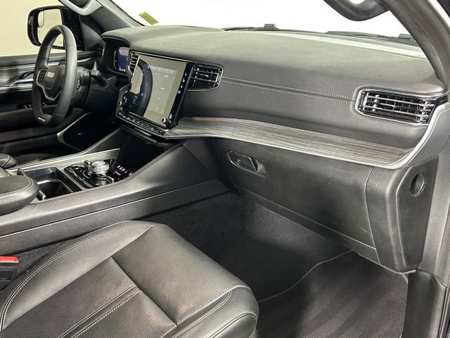 Used 2023 Jeep Wagoneer L Series III w/ Convenience Group I AWD/4WD image 15