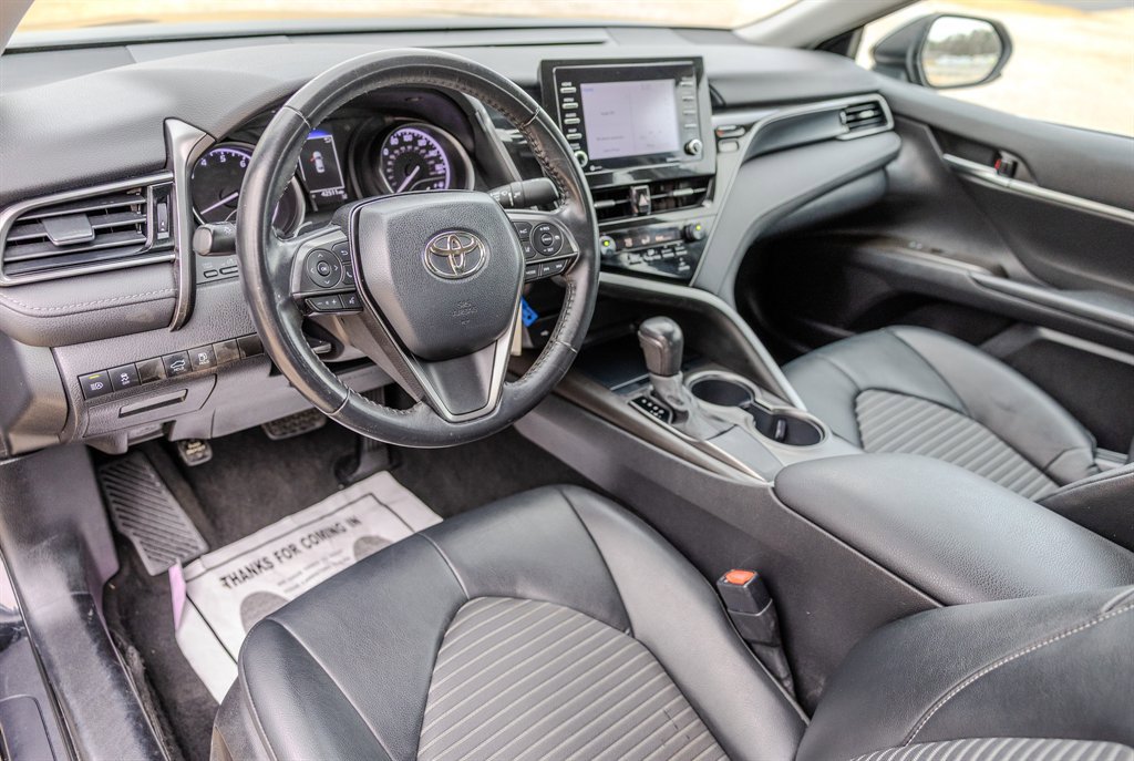 Used 2021 Toyota Camry SE image 12