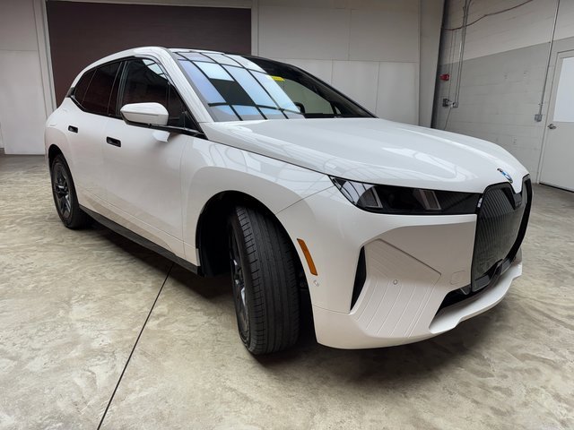 Used 2026 BMW iX xDrive60 image 7