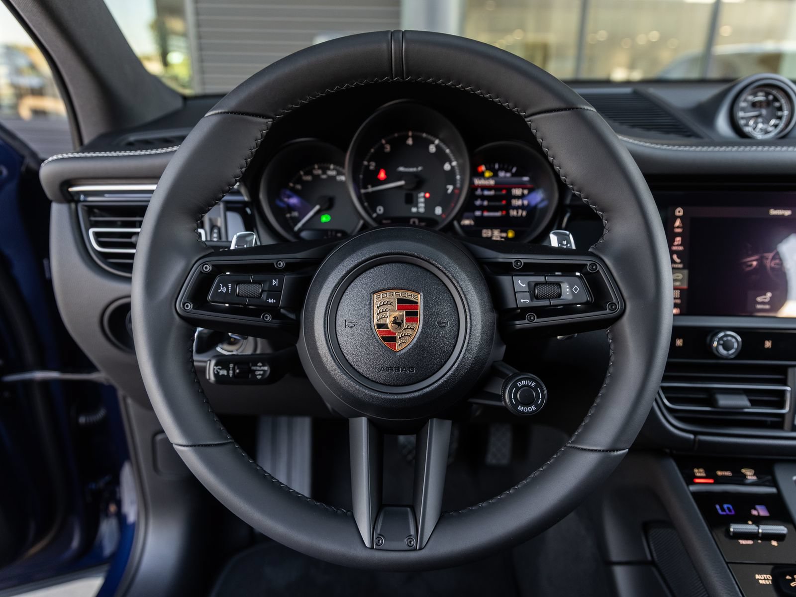 Certified 2026 Porsche Macan Turbo AWD/4WD image 29