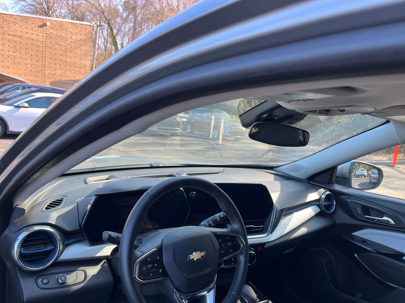 Used 2025 Chevrolet Trax LT w/ LT Convenience Package image 31