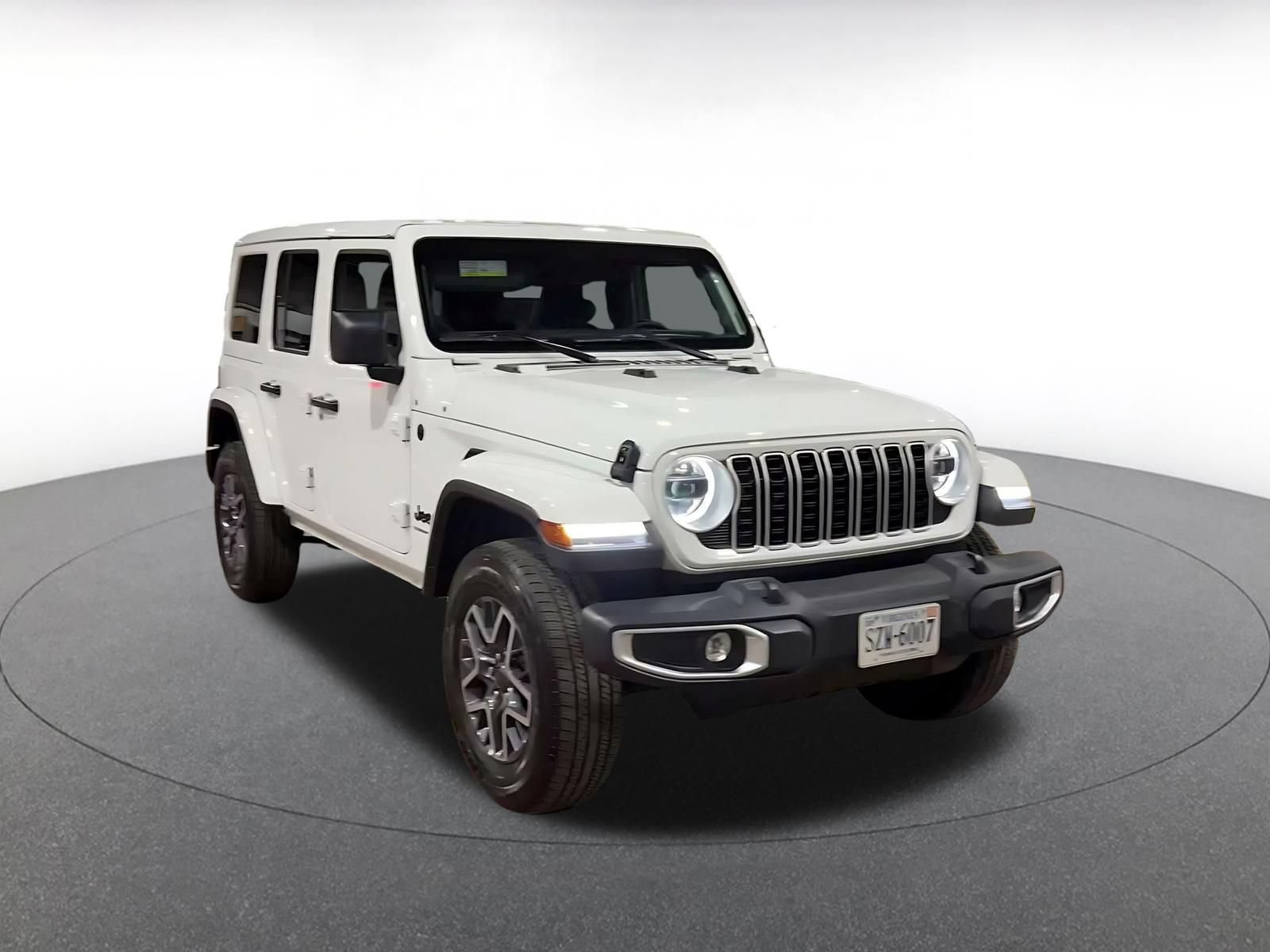 Used 2025 Jeep Wrangler Unlimited Sahara AWD/4WD image 3