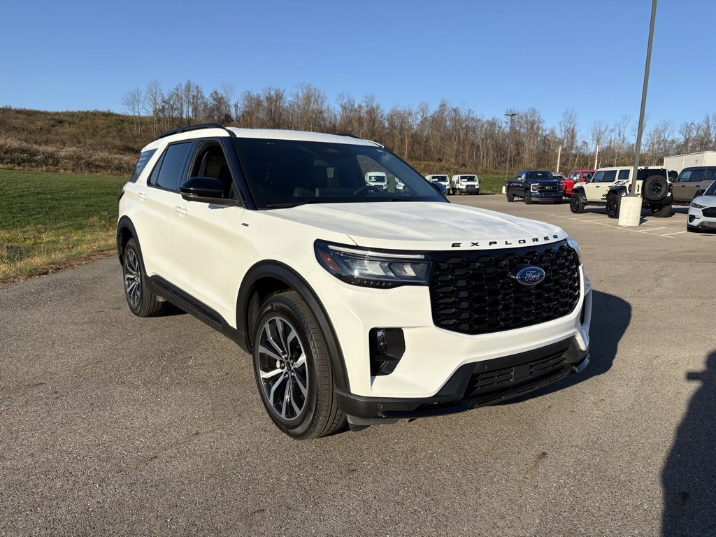 Used 2025 Ford Explorer ST-Line image 7