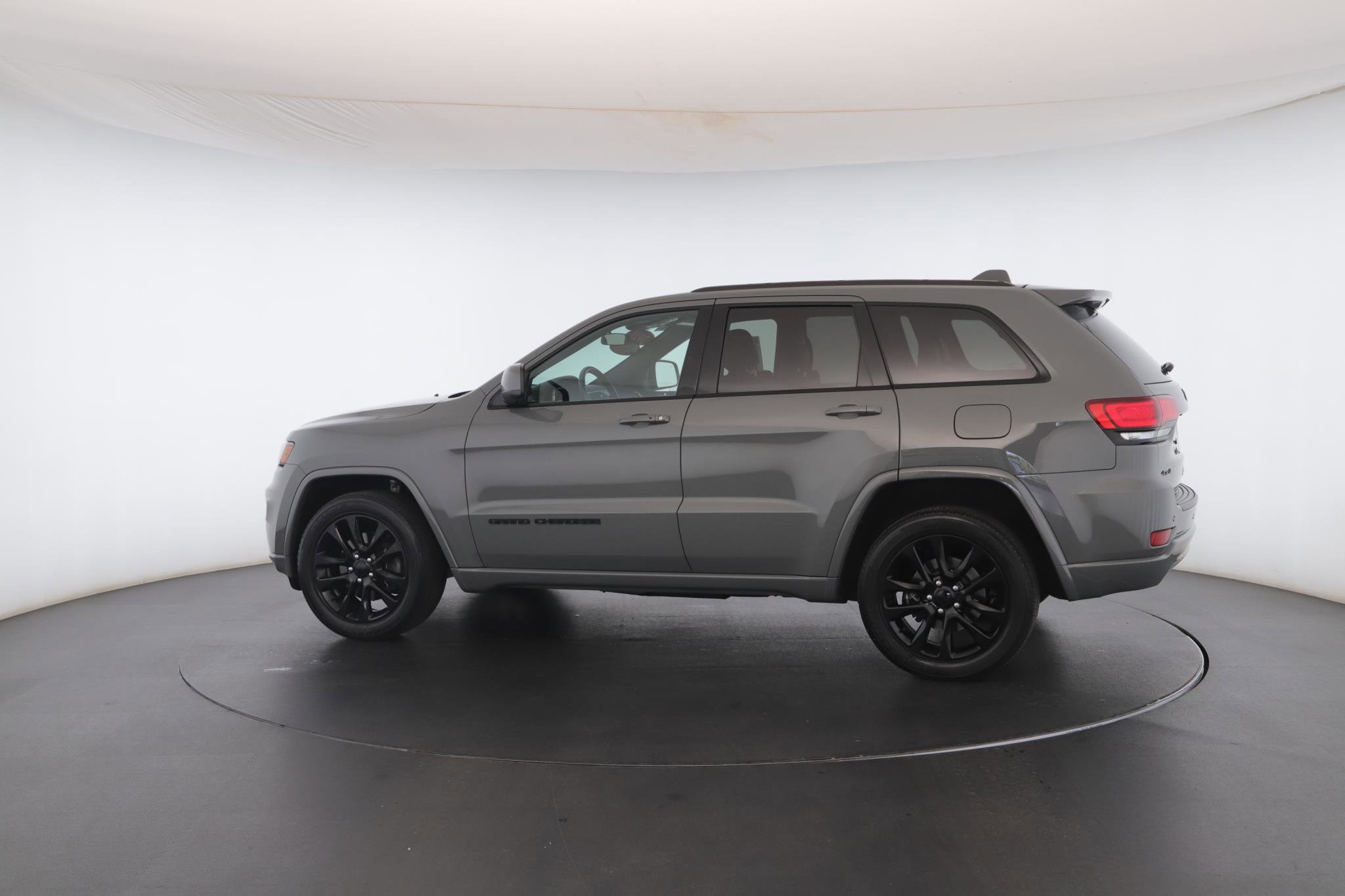 Used 2021 Jeep Grand Cherokee Laredo X image 23
