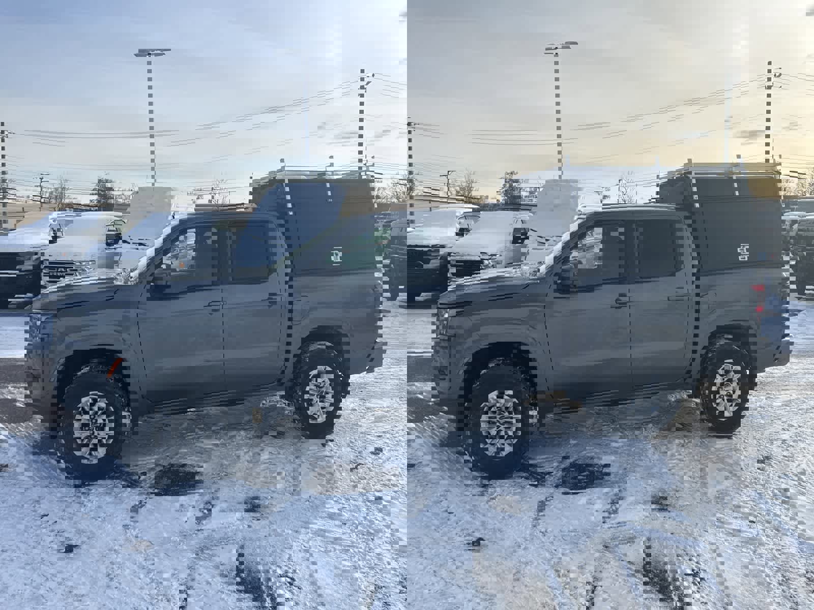 Used 2024 Nissan Frontier SV image 16