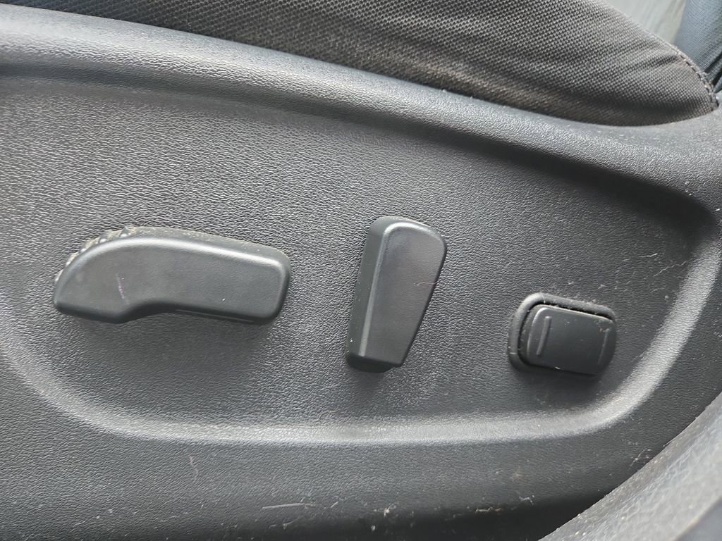 Used 2018 Nissan Rogue SV w/ Premium Package image 9