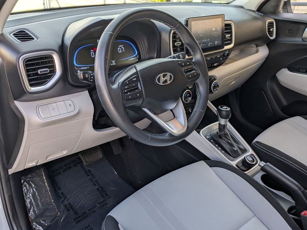 Used 2025 Hyundai Venue SEL image 14