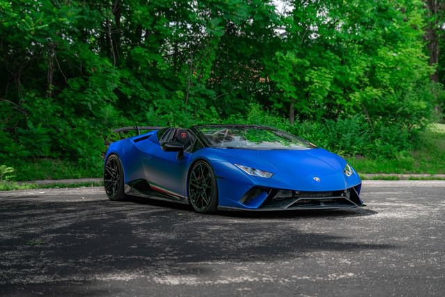 Used 2019 Lamborghini Huracan Performante AWD/4WD image 35