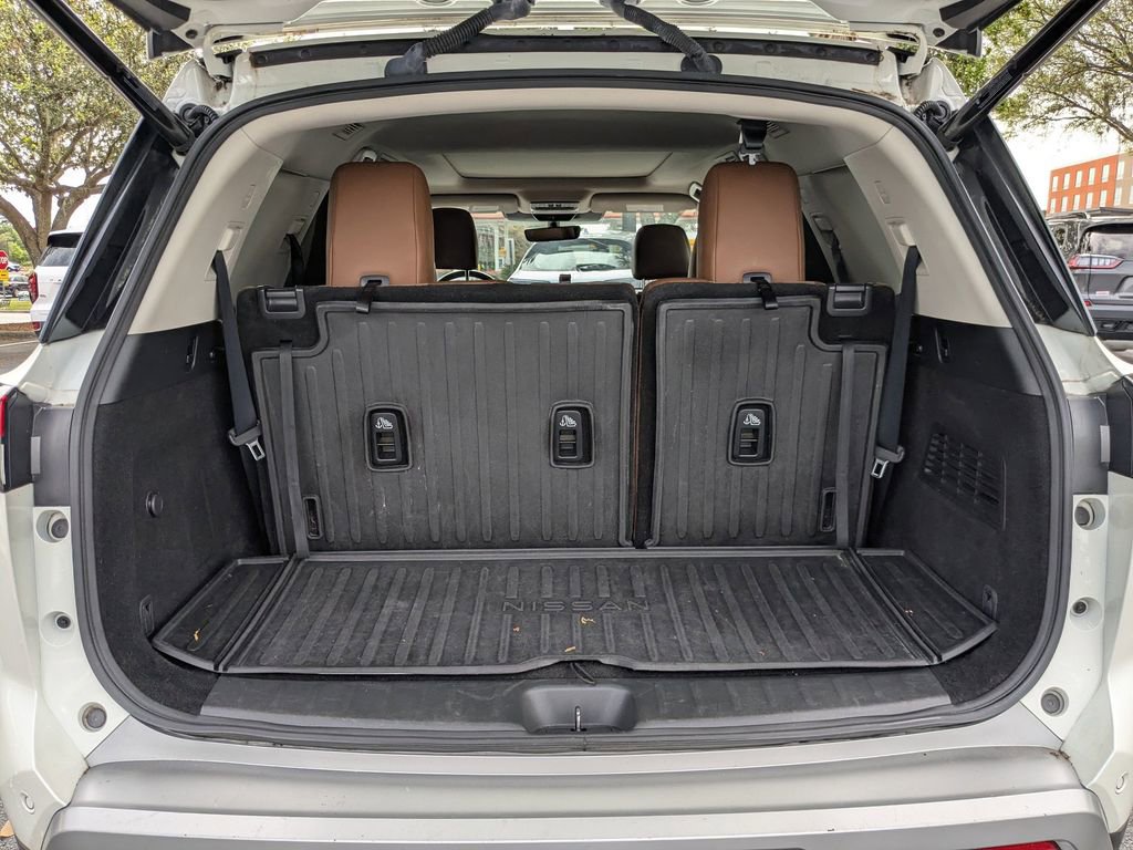 Used 2023 Nissan Pathfinder Platinum w/ Cargo Package image 11