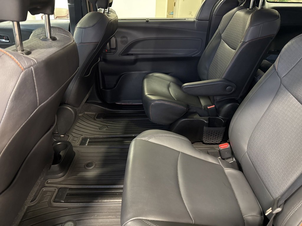 Used 2022 Toyota Sienna XSE image 14