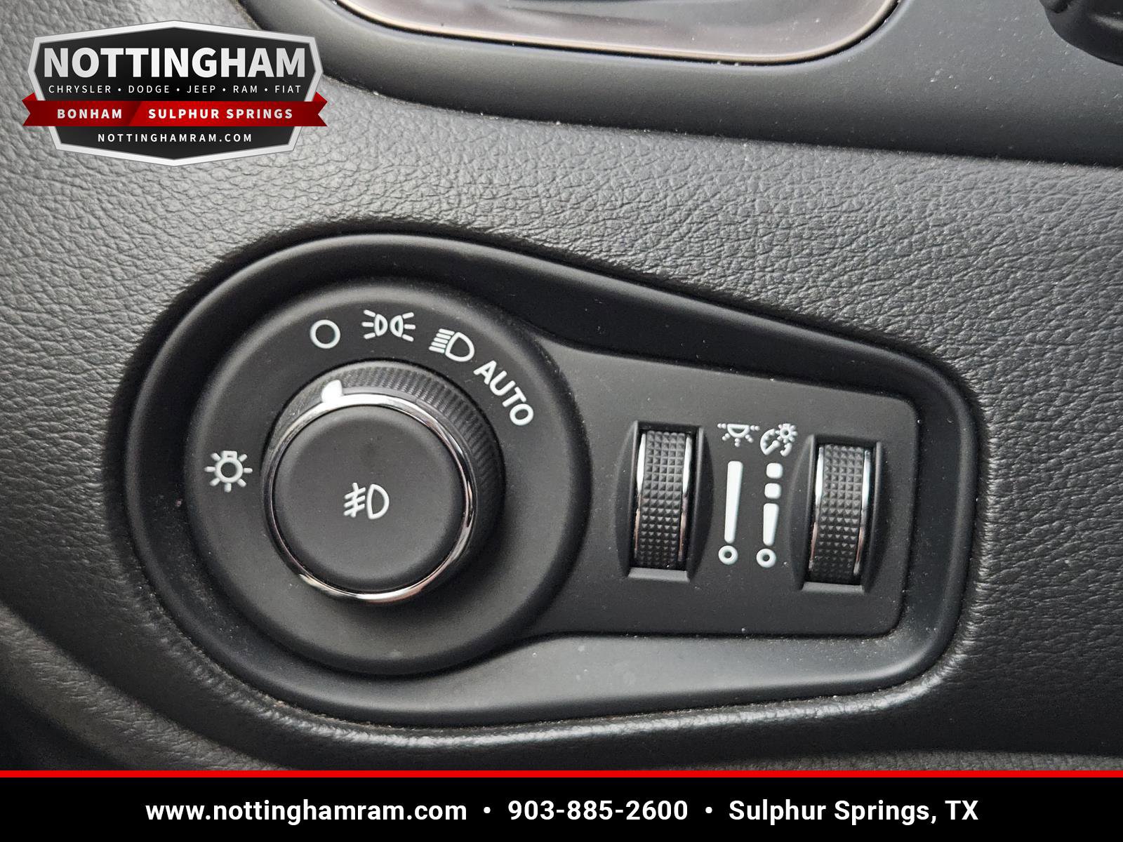 Used 2023 Jeep Renegade Latitude AWD/4WD image 18
