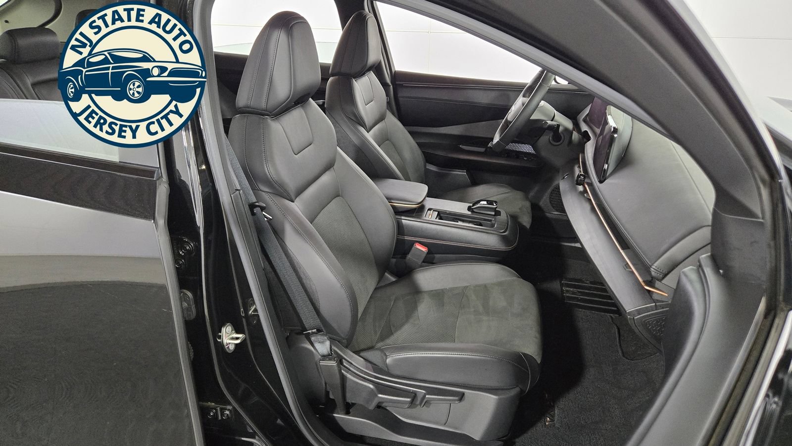 Used 2023 Nissan Ariya AWD image 36