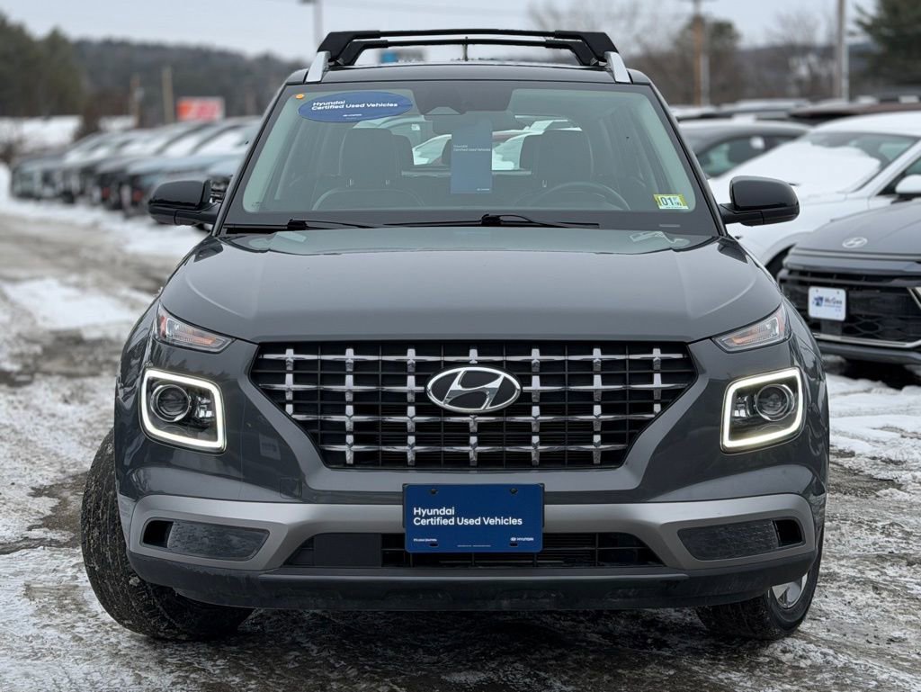 Used 2024 Hyundai Venue Limited image 2