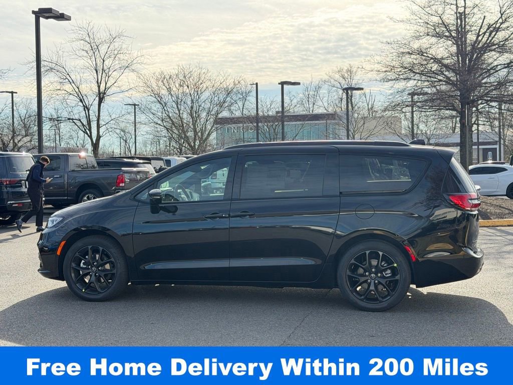 New 2026 Chrysler Pacifica Select w/ S Appearance Package image 9
