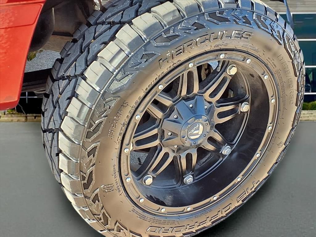 Used 2020 Nissan Titan SL w/ Moonroof Package image 32