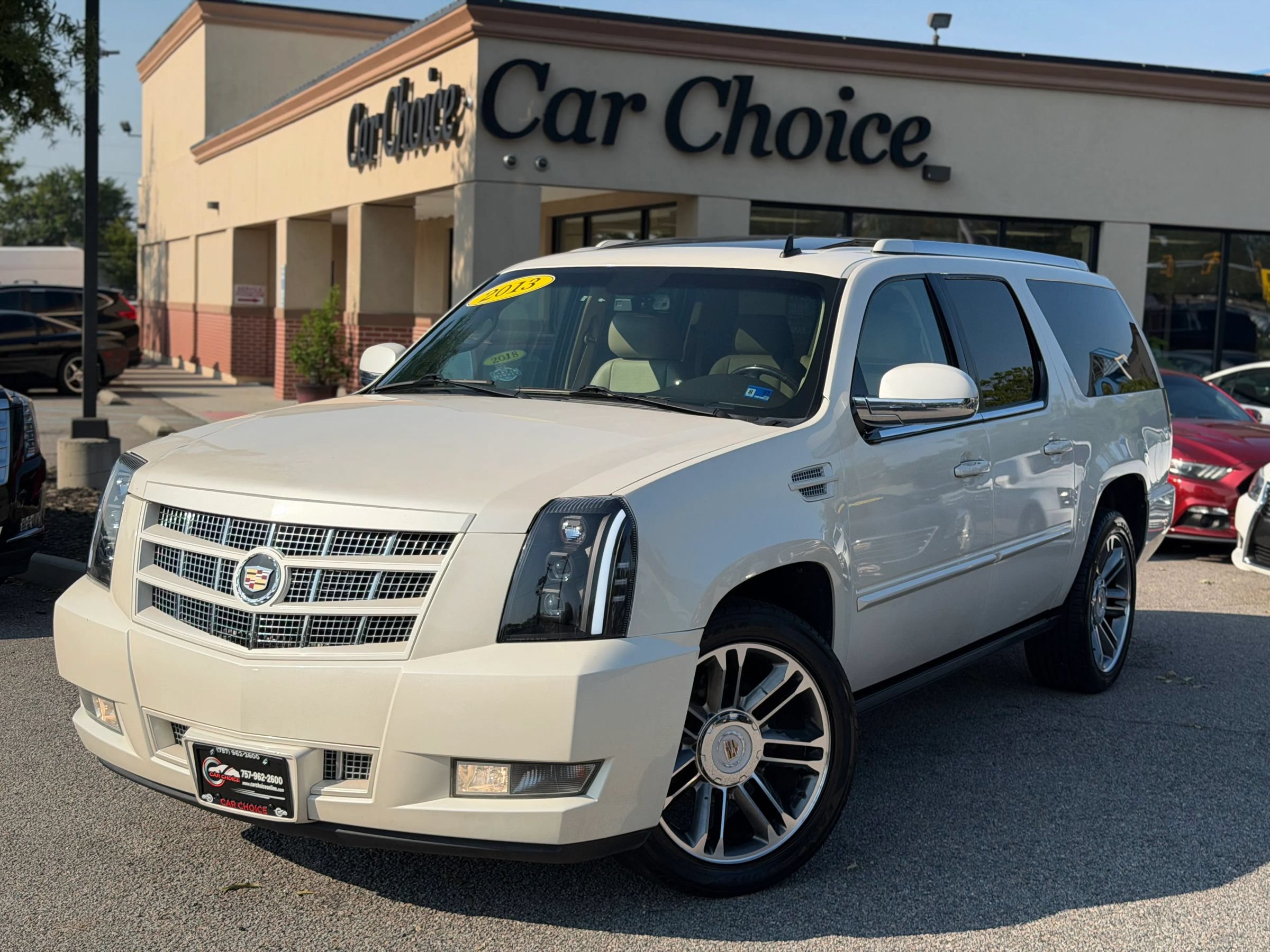 Used 2013 Cadillac Escalade ESV Premium RWD image 1