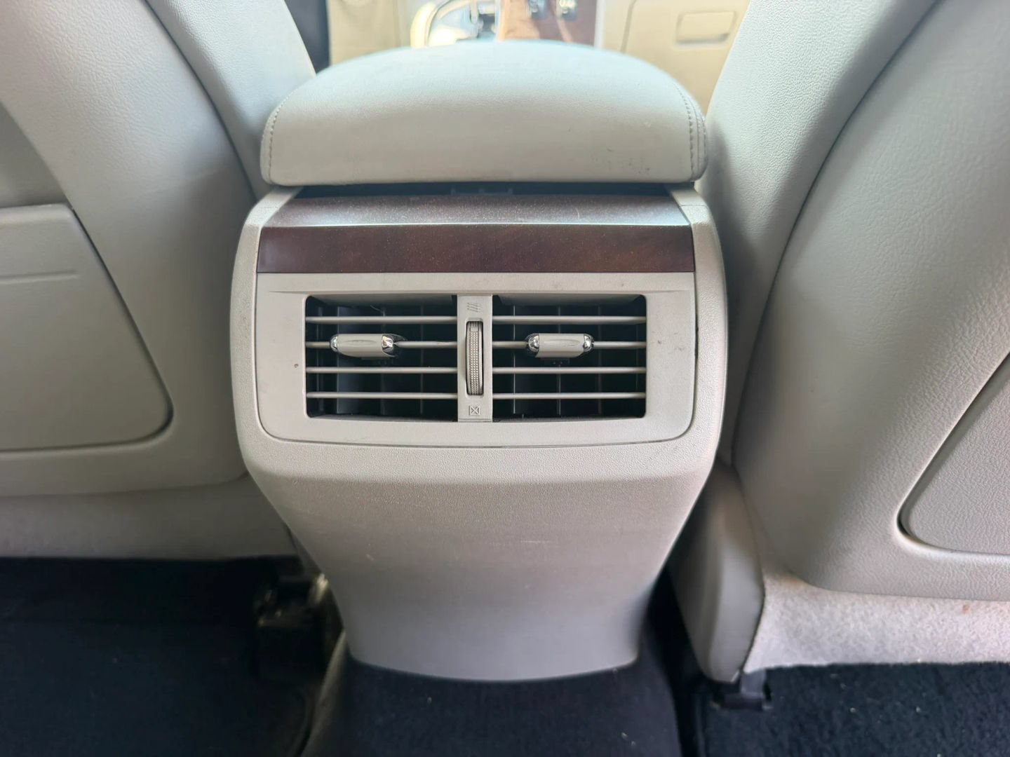 Used 2012 Toyota Venza XLE FWD image 19