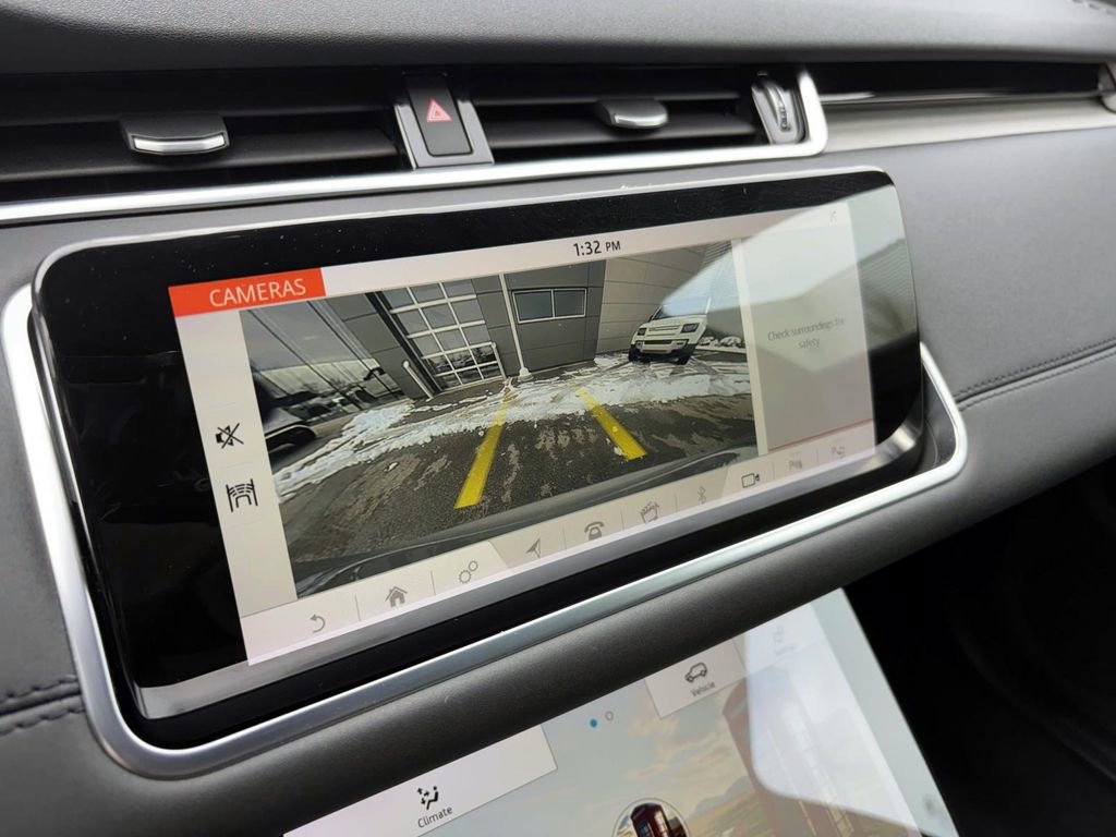 Used 2020 Land Rover Range Rover Evoque SE image 19