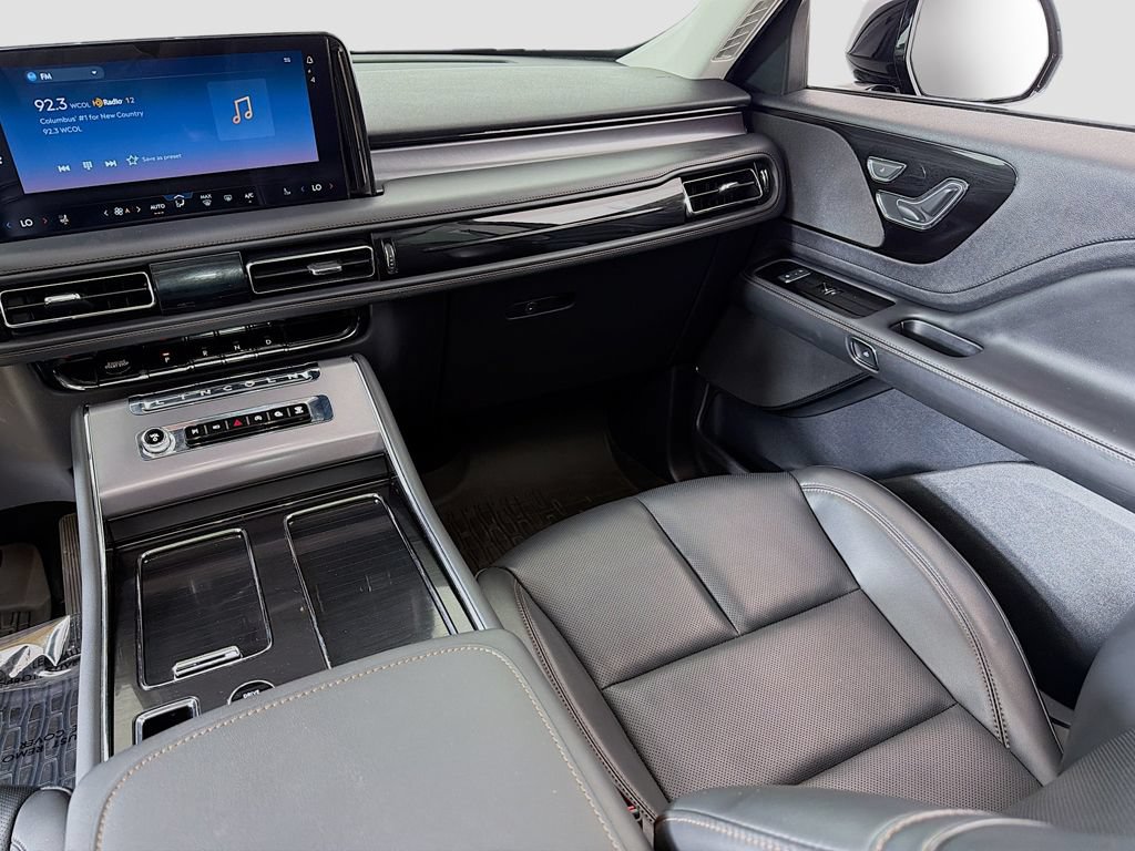 Used 2025 Lincoln Aviator AWD w/ Jet Appearance Package image 32