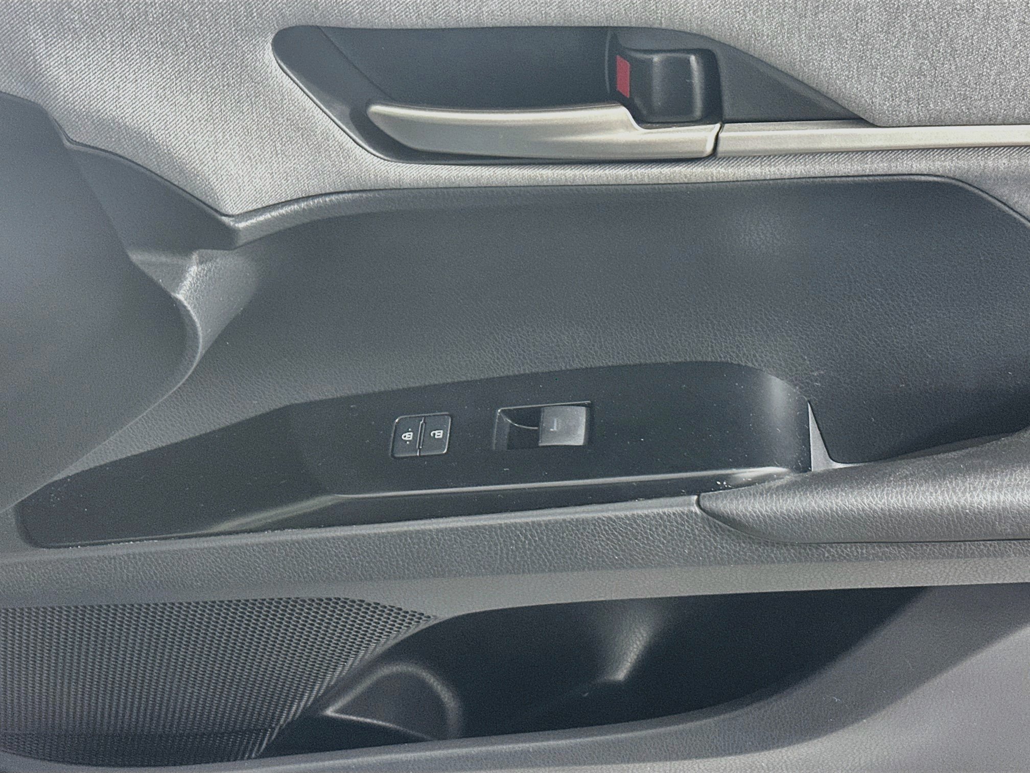 Used 2025 Toyota Camry LE w/ Convenience Package FWD image 29