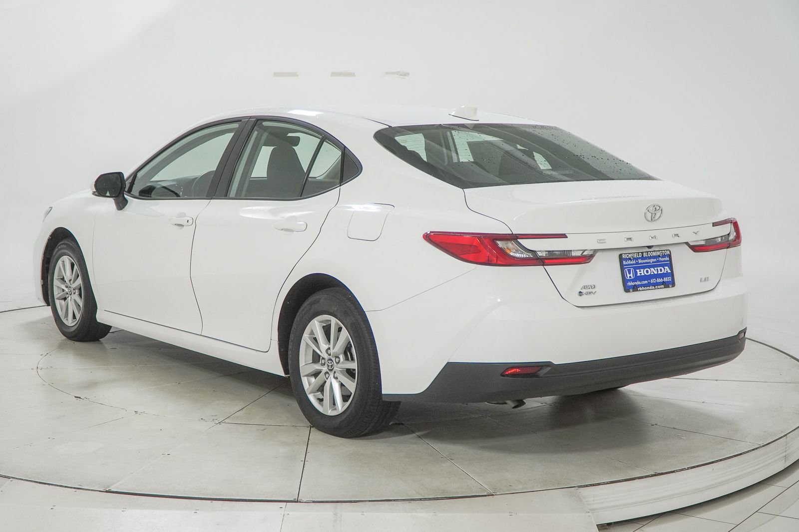 Used 2025 Toyota Camry LE AWD/4WD image 7