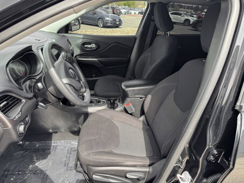 Used 2020 Jeep Cherokee Latitude AWD/4WD image 14