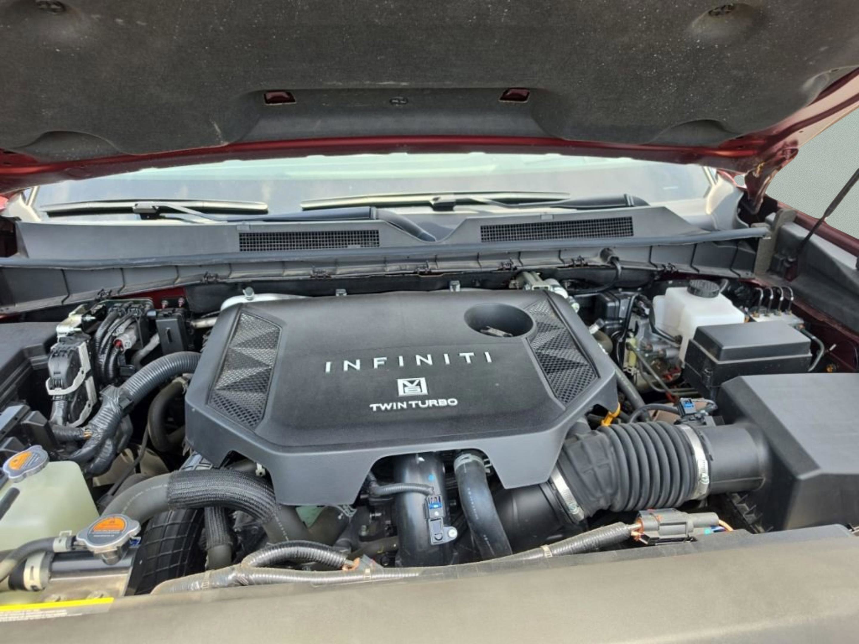 Used 2025 INFINITI QX80 Sensory AWD/4WD image 10