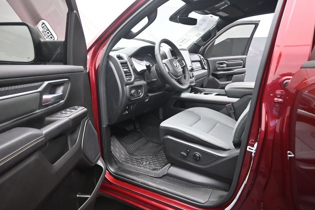Used 2025 RAM 1500 Big Horn AWD/4WD image 9