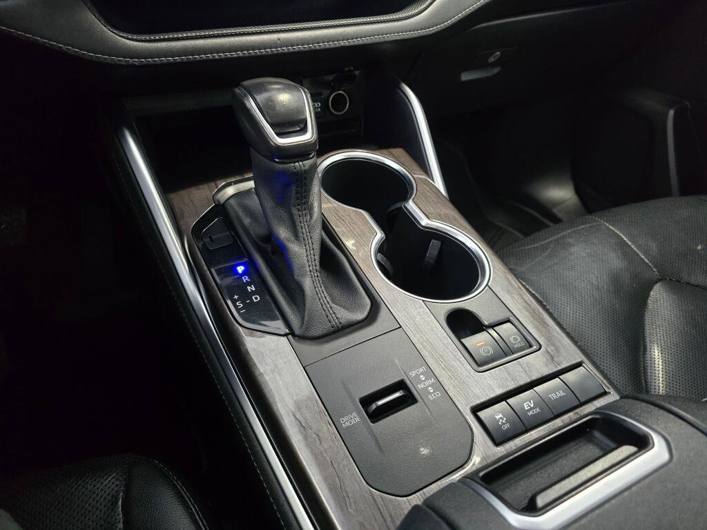 Used 2021 Toyota Highlander Platinum image 34