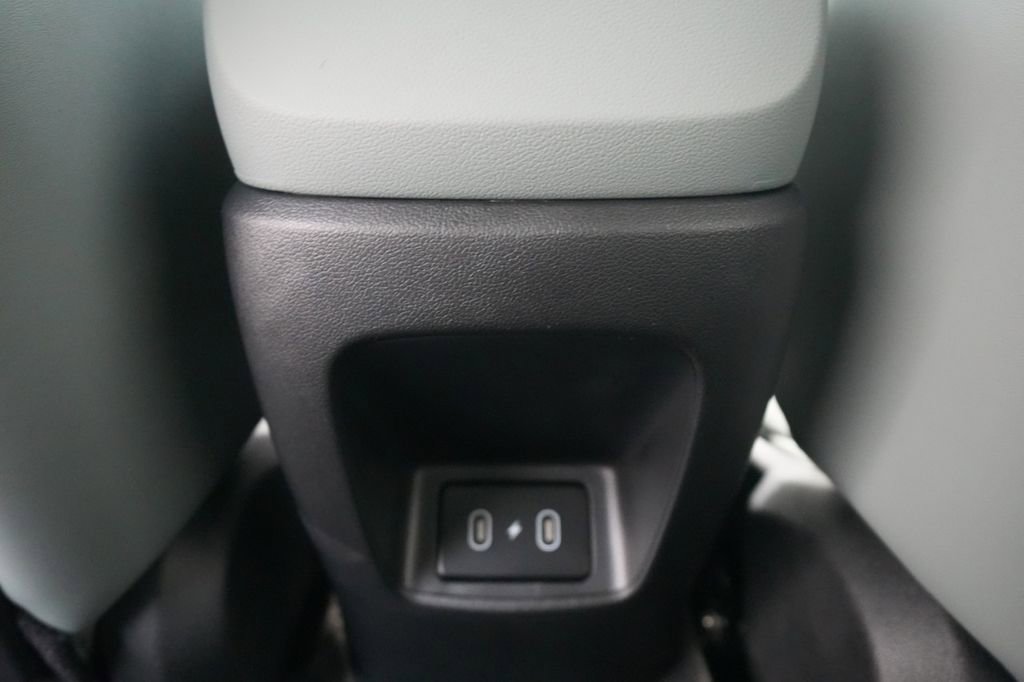 New 2025 Hyundai Elantra Limited image 32