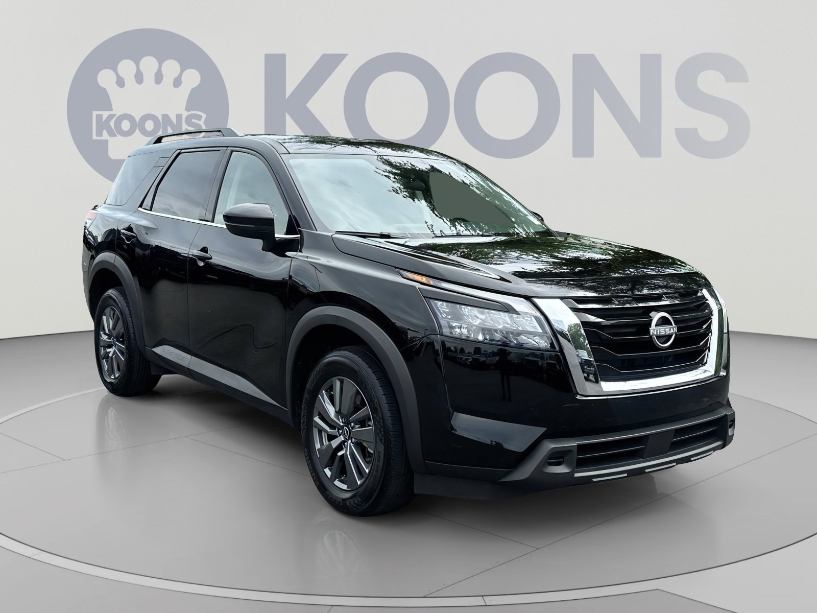 Used 2025 Nissan Pathfinder SV AWD/4WD image 2