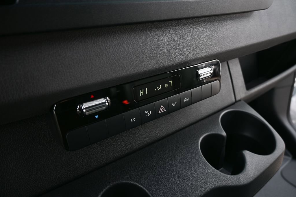 Used 2025 Mercedes-Benz Sprinter 2500 image 14