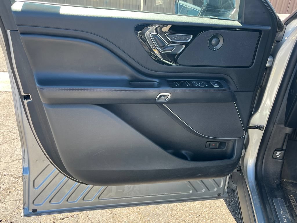Used 2020 Lincoln Aviator Reserve w/ Equipment Group 201A RWD image 10