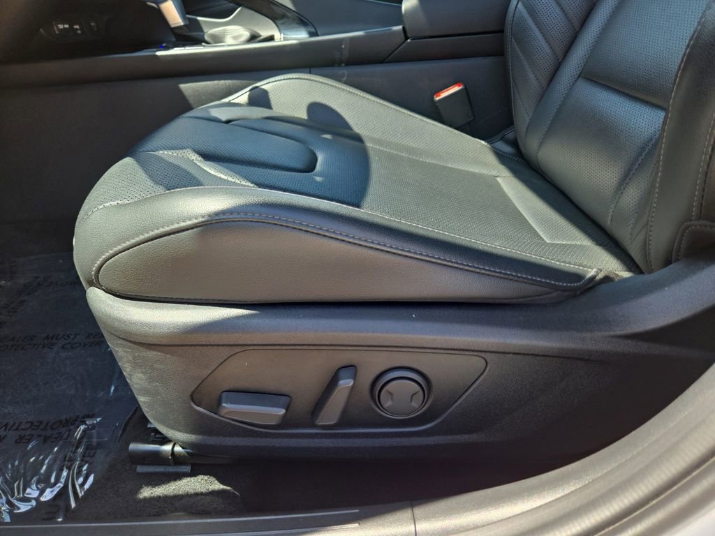 Used 2025 Hyundai Elantra Limited FWD image 23