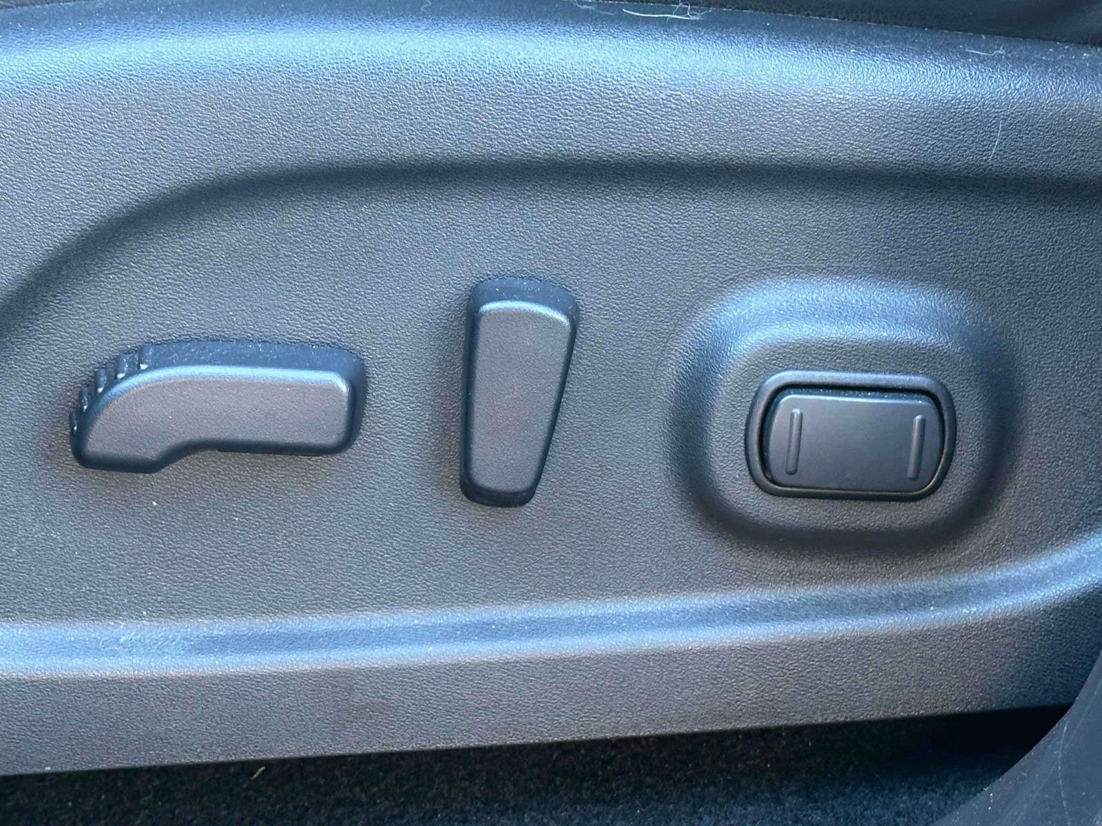 Used 2019 Nissan Pathfinder SL image 16