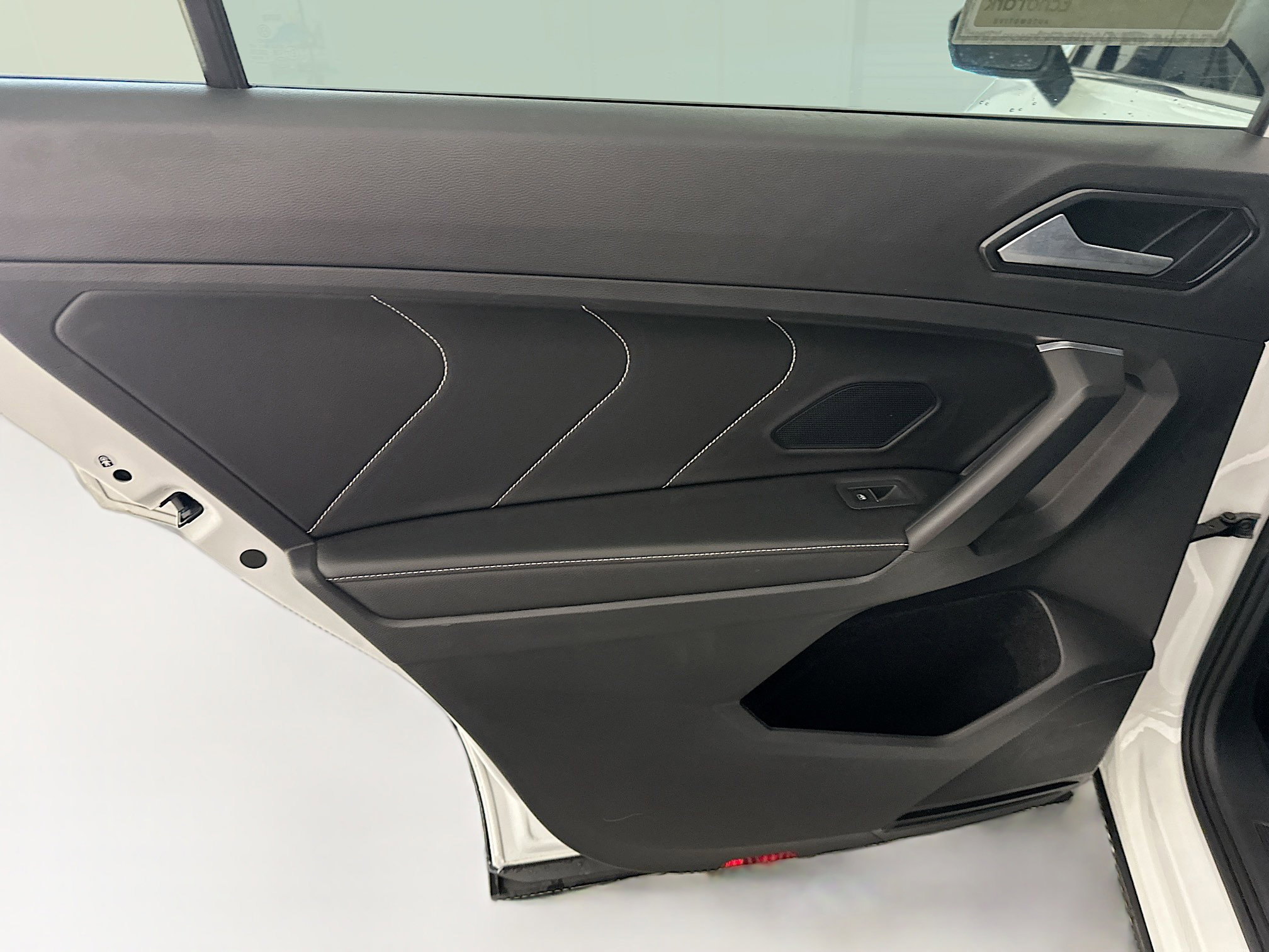 Used 2022 Volkswagen Tiguan SE image 28