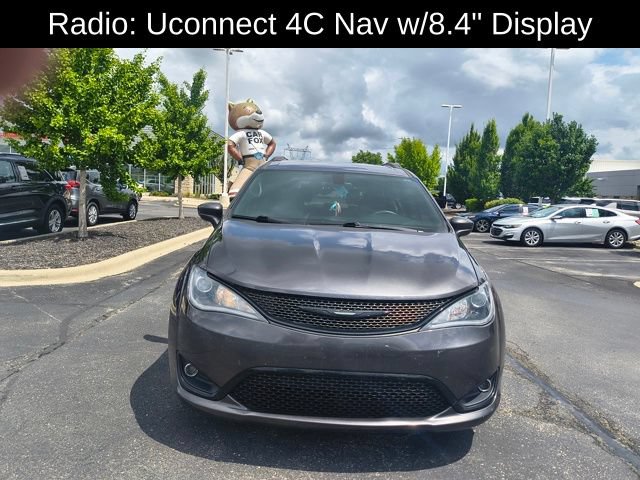 Used 2019 Chrysler Pacifica Touring-L Plus w/ S Appearance Package FWD image 10