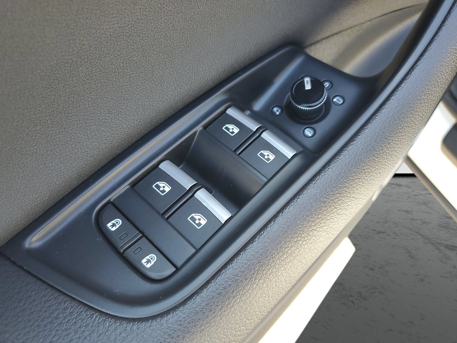 Used 2022 Audi Q8 Premium Plus AWD/4WD image 21