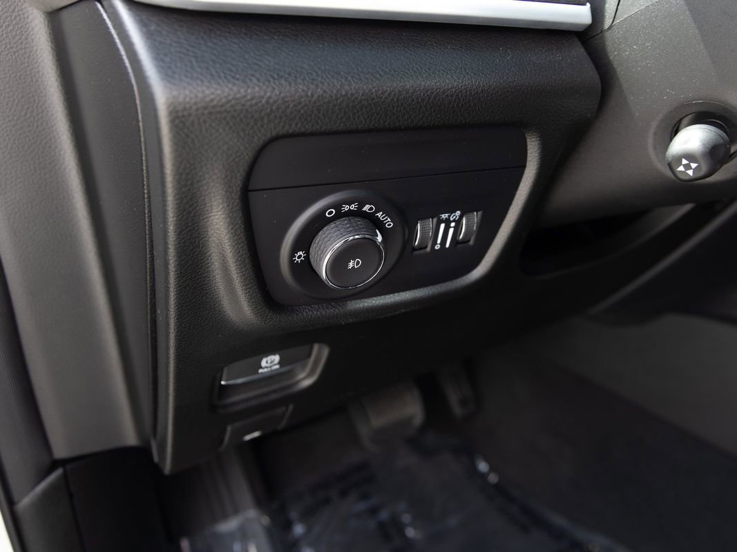 Used 2025 Jeep Grand Cherokee L Limited w/ Luxury Tech Group II AWD/4WD image 16