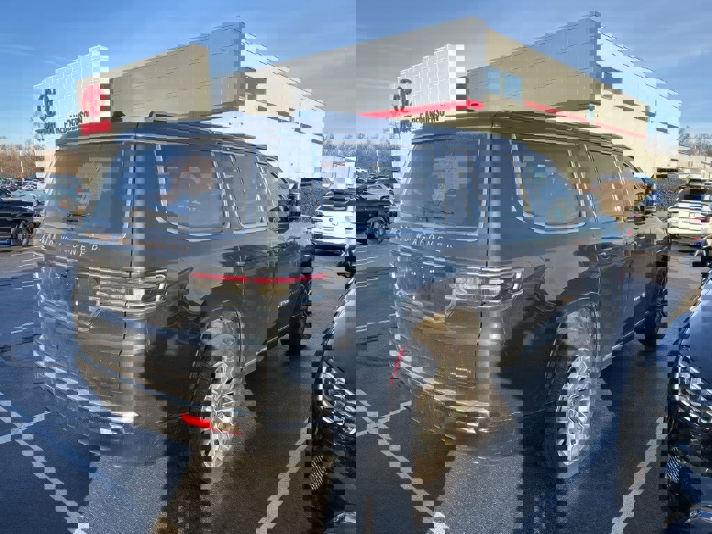 Used 2024 Jeep Grand Wagoneer Series III image 8