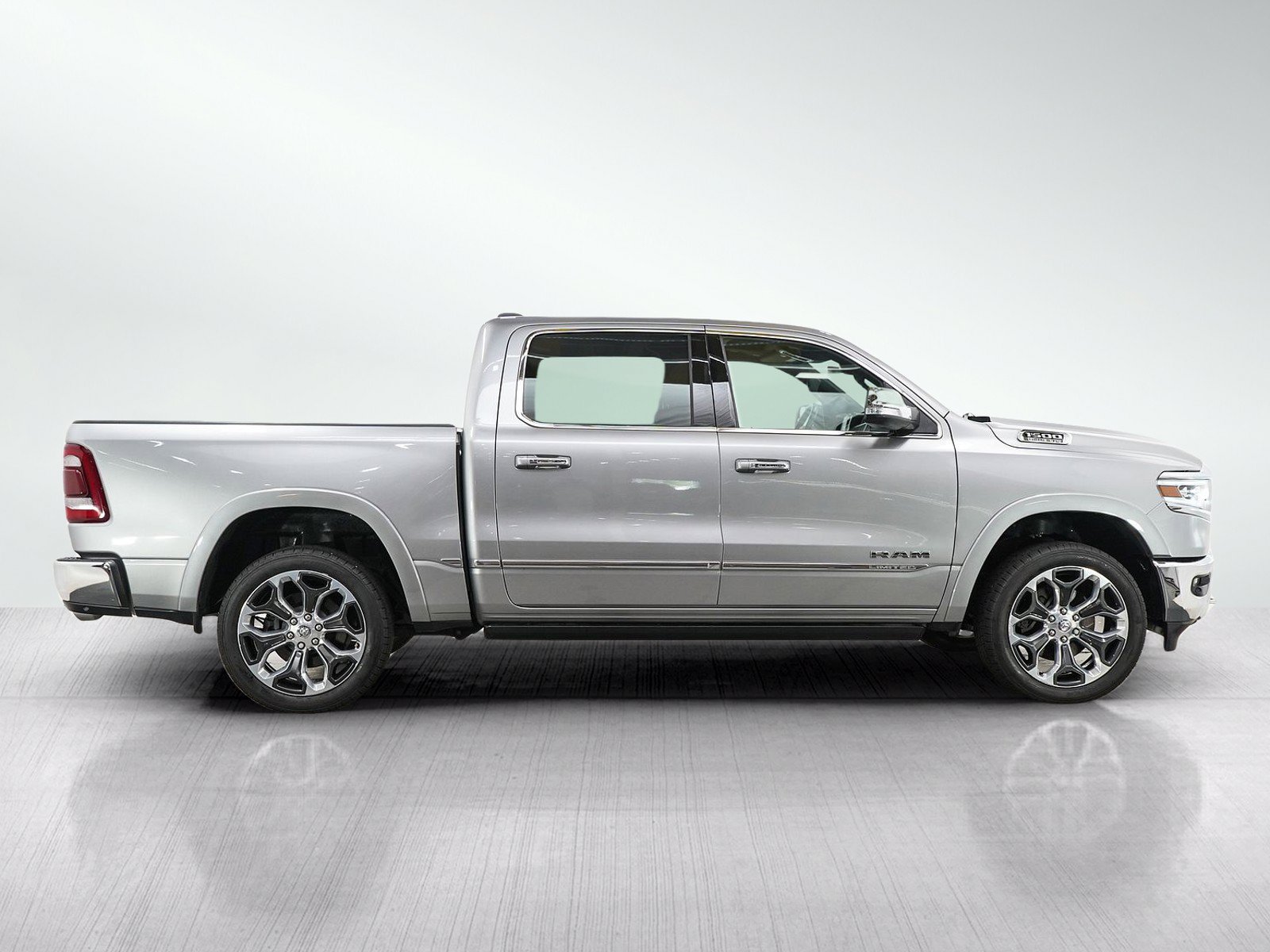 Used 2019 RAM 1500 Limited AWD/4WD image 6