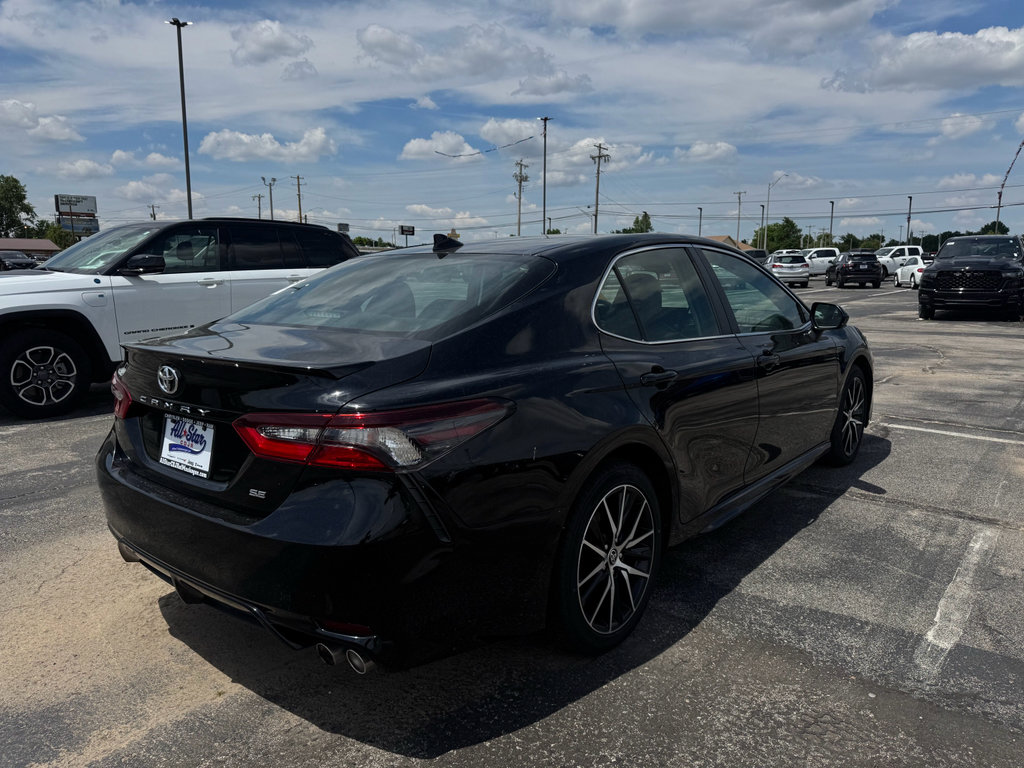 Used 2021 Toyota Camry SE FWD image 2