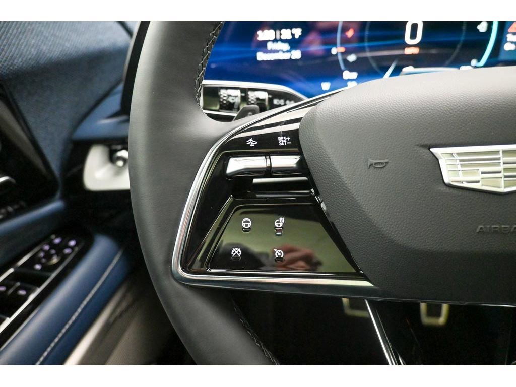 New 2026 Cadillac Optiq Luxury 2 image 25