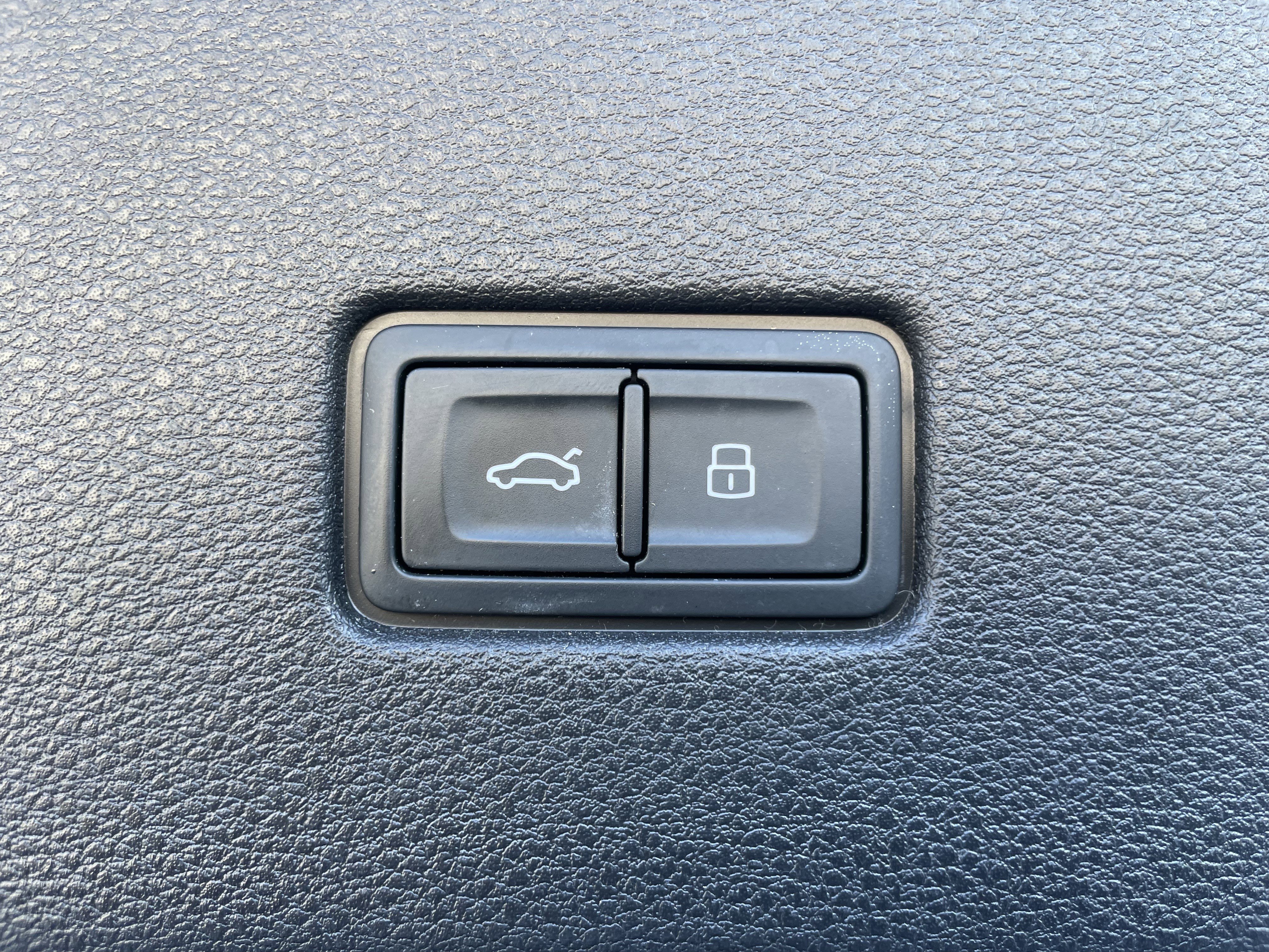 Used 2023 Audi Q8 Premium Plus image 38