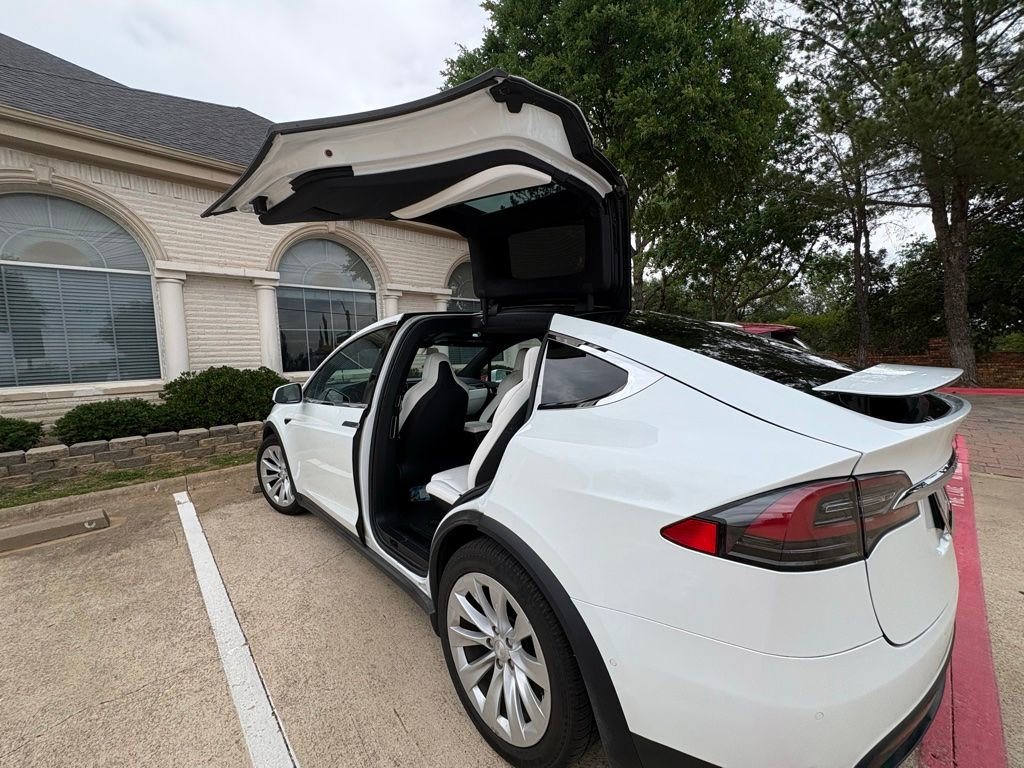 Used 2018 Tesla Model X 75D AWD/4WD image 10