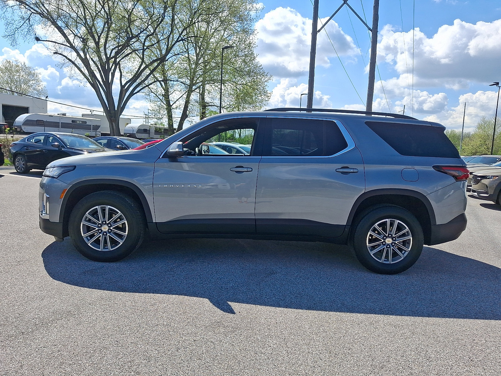 Used 2023 Chevrolet Traverse LT w/ Rear Camera Mirror Package image 4